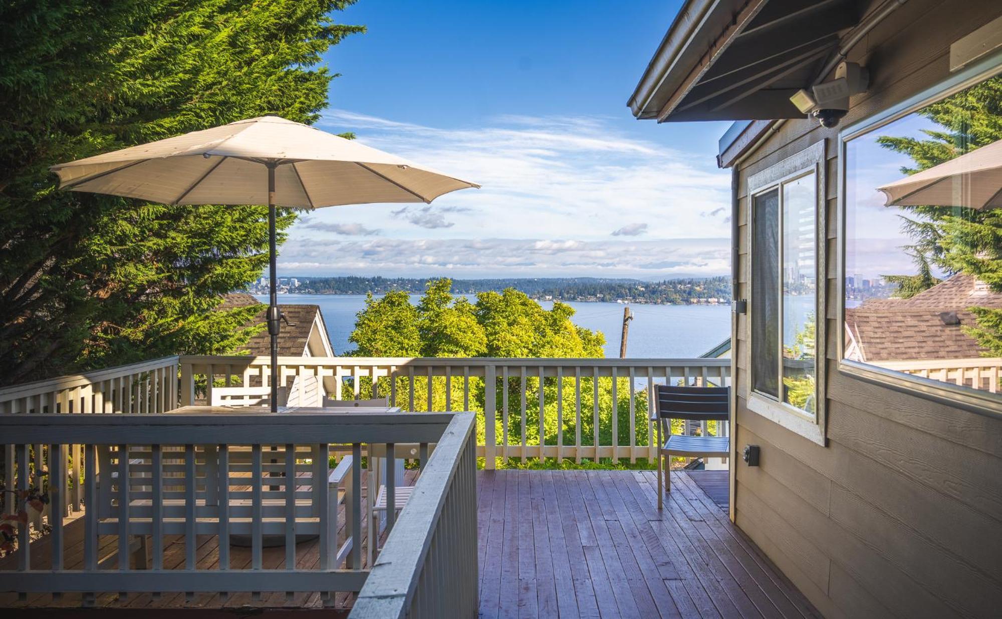 Sunrise On Lake Washington Villa Seattle Exterior foto