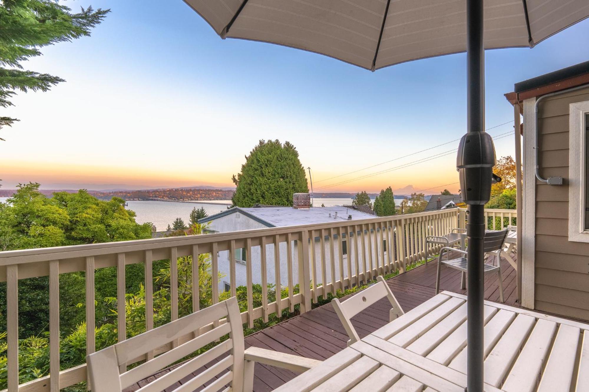 Sunrise On Lake Washington Villa Seattle Exterior foto